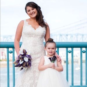 Oleg Cassini Lace Trumpet Wedding Dress fits 12-14